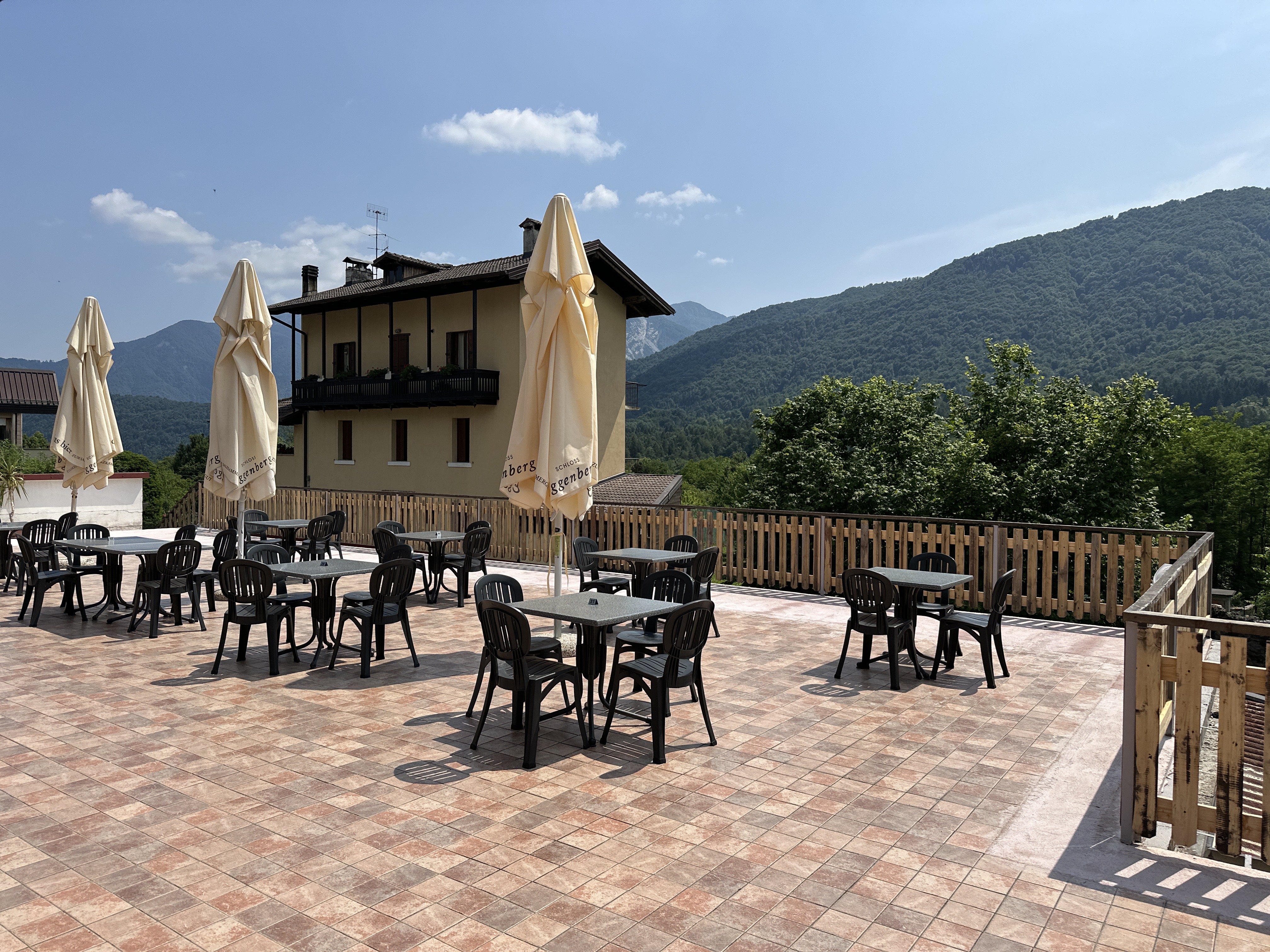 Panoramaterrasse des Hotels in Ampezzo, Karnien
